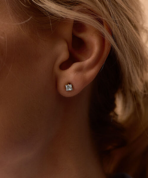 Blomdahl Medical kõrvarõngad golden titanium Tiffany Edge CZ aquamarine, helesinine kristall 5mm - Image 3