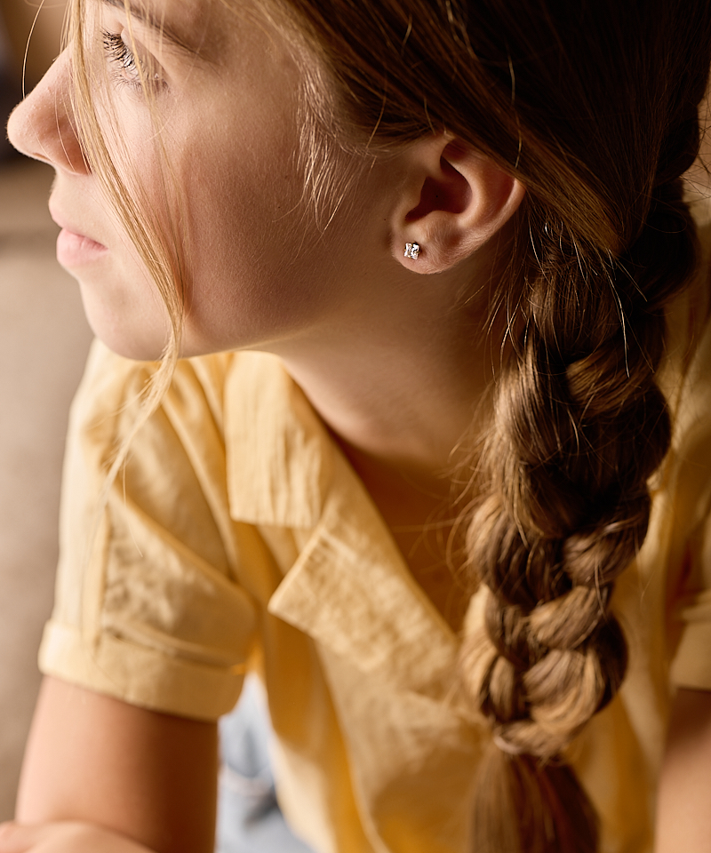 Blomdahl Medical kõrvarõngad Golden Titanium Tiffany Edge CZ White, kullatud titaan valge kristalliga, 5mm - Image 2